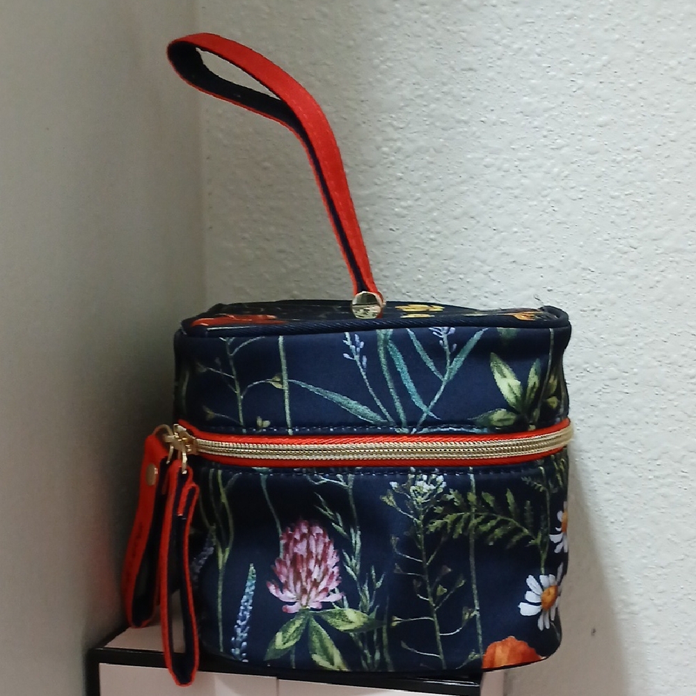 ESTEE LAUDER Floral Navy Bag with Red Accents